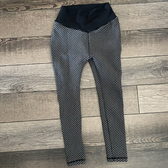 dark grey workout leggings - Picture 2 of 8